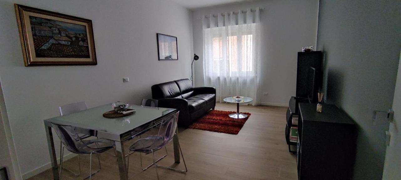 Interno Nove - Appartamento A كورسيكو المظهر الخارجي الصورة